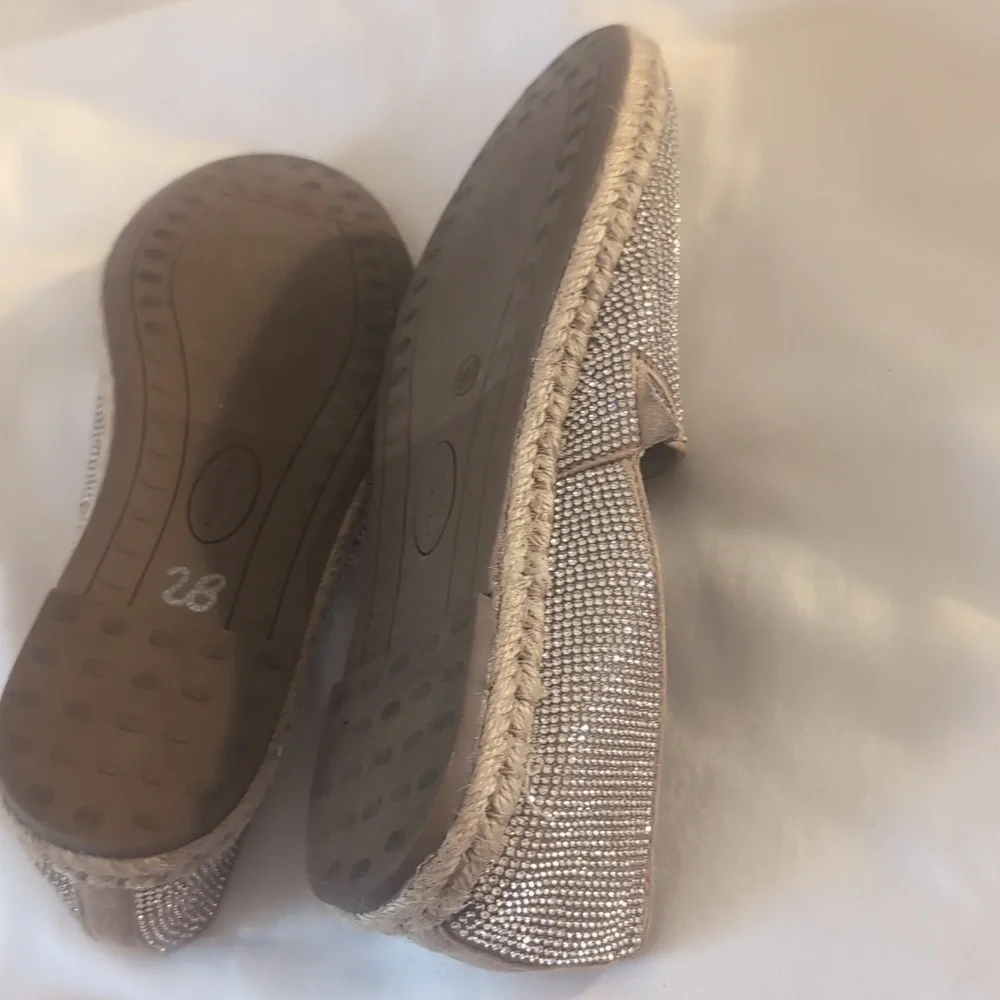 Anne Klein Women Flat Silver Slip-On Textile Elastic Glitter Size 8M
